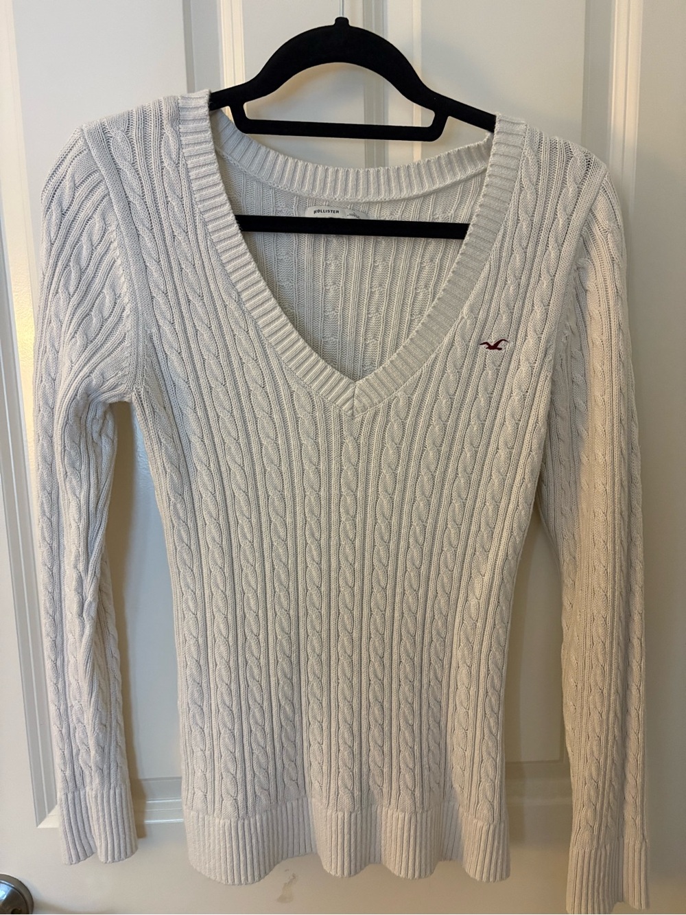 Hollister Ivory Cable-Knit V-Neck Sweater